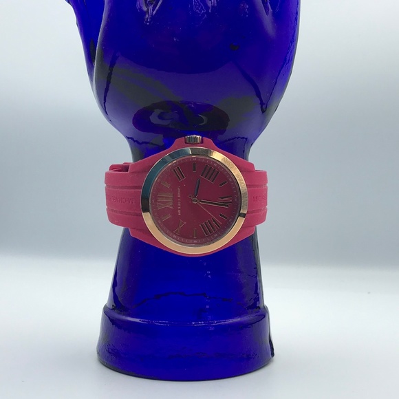 NWOT Michael Kors Women’’s Dark Rose Watch With Rubber Wristband - Picture 13 of 14